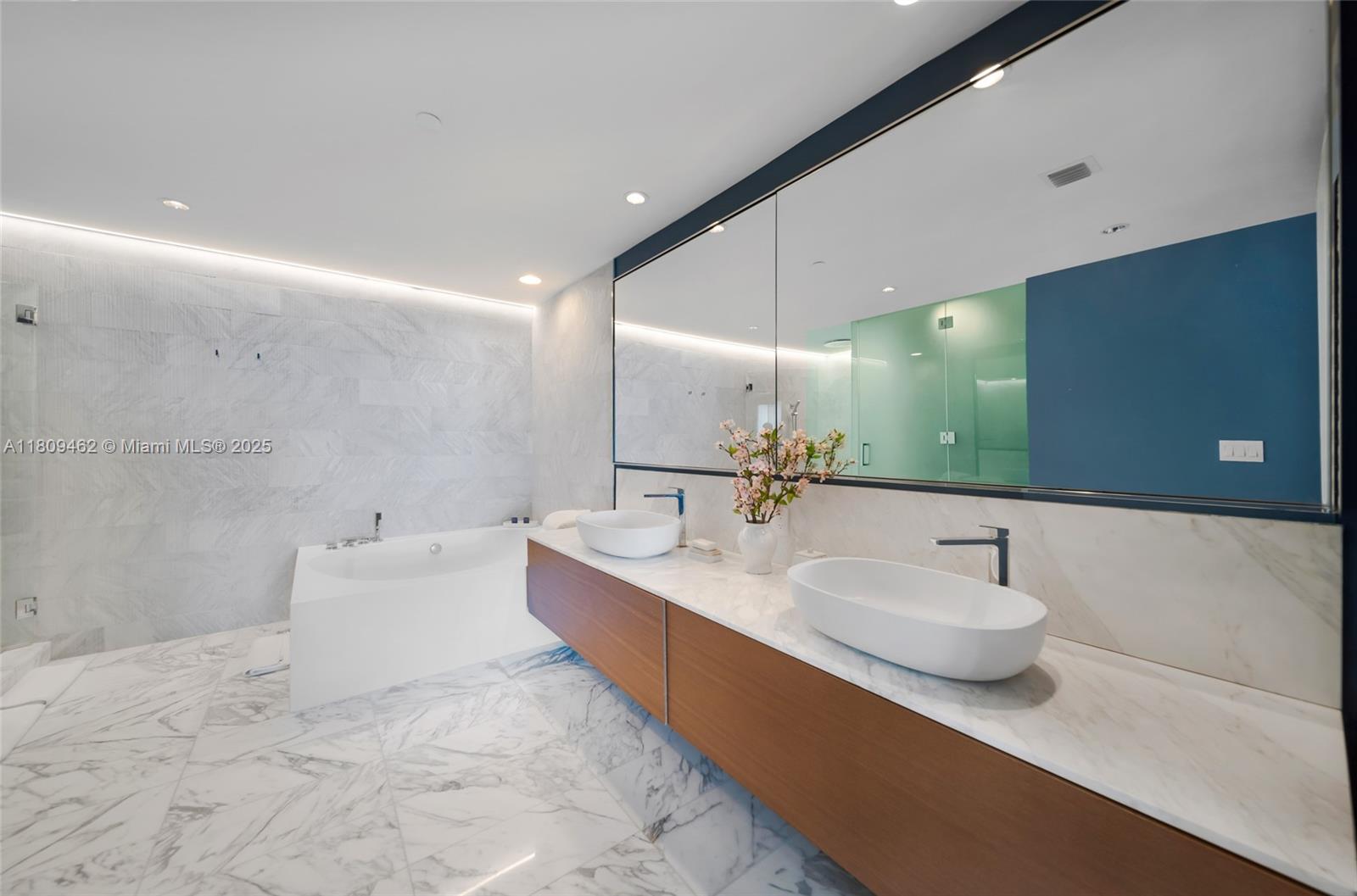 OCEANA BAL HARBOUR CONDO - Residential Lease