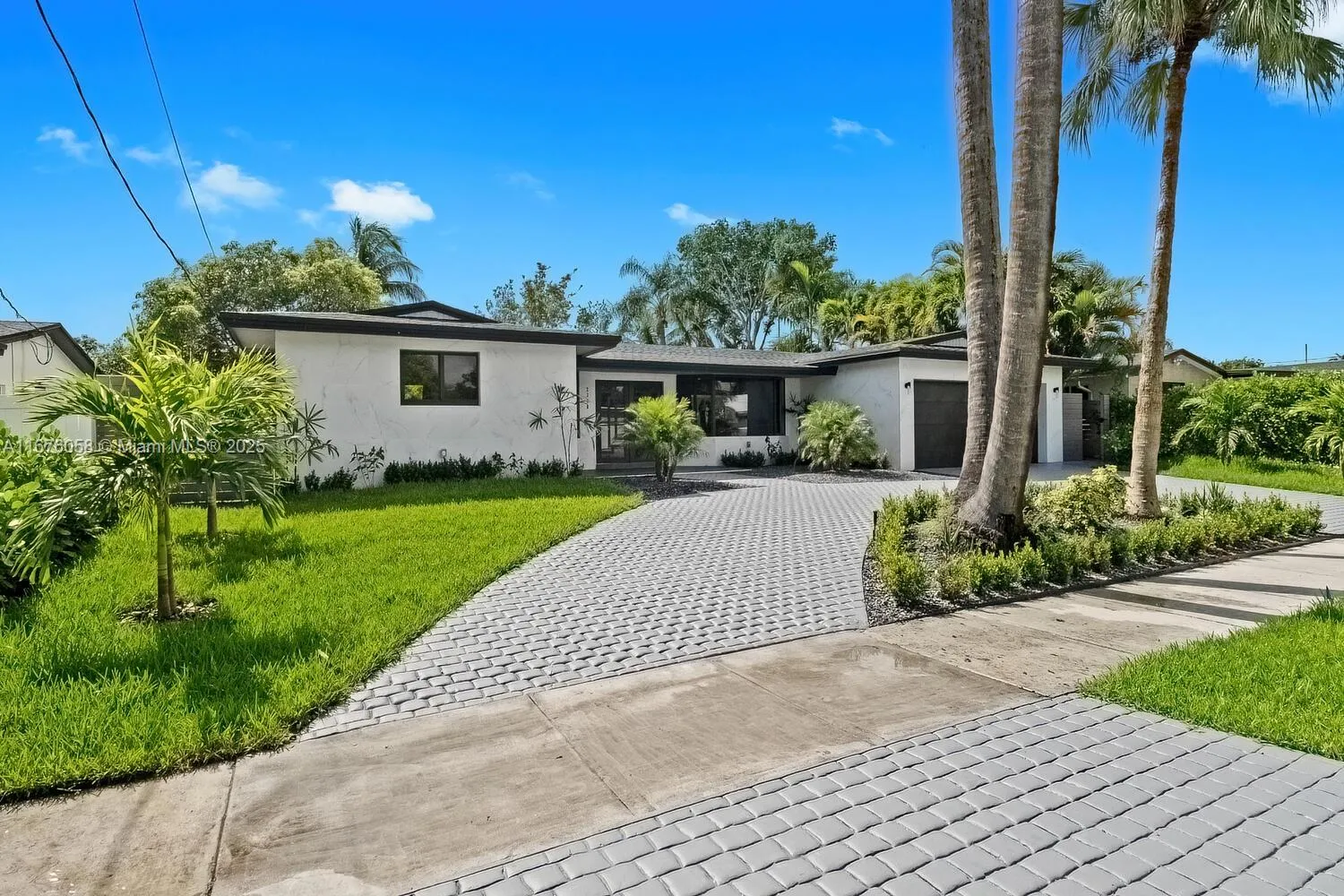 Miami, Florida 33180, United States, 4 Bedrooms Bedrooms, ,3 BathroomsBathrooms,Residential,Active,37735