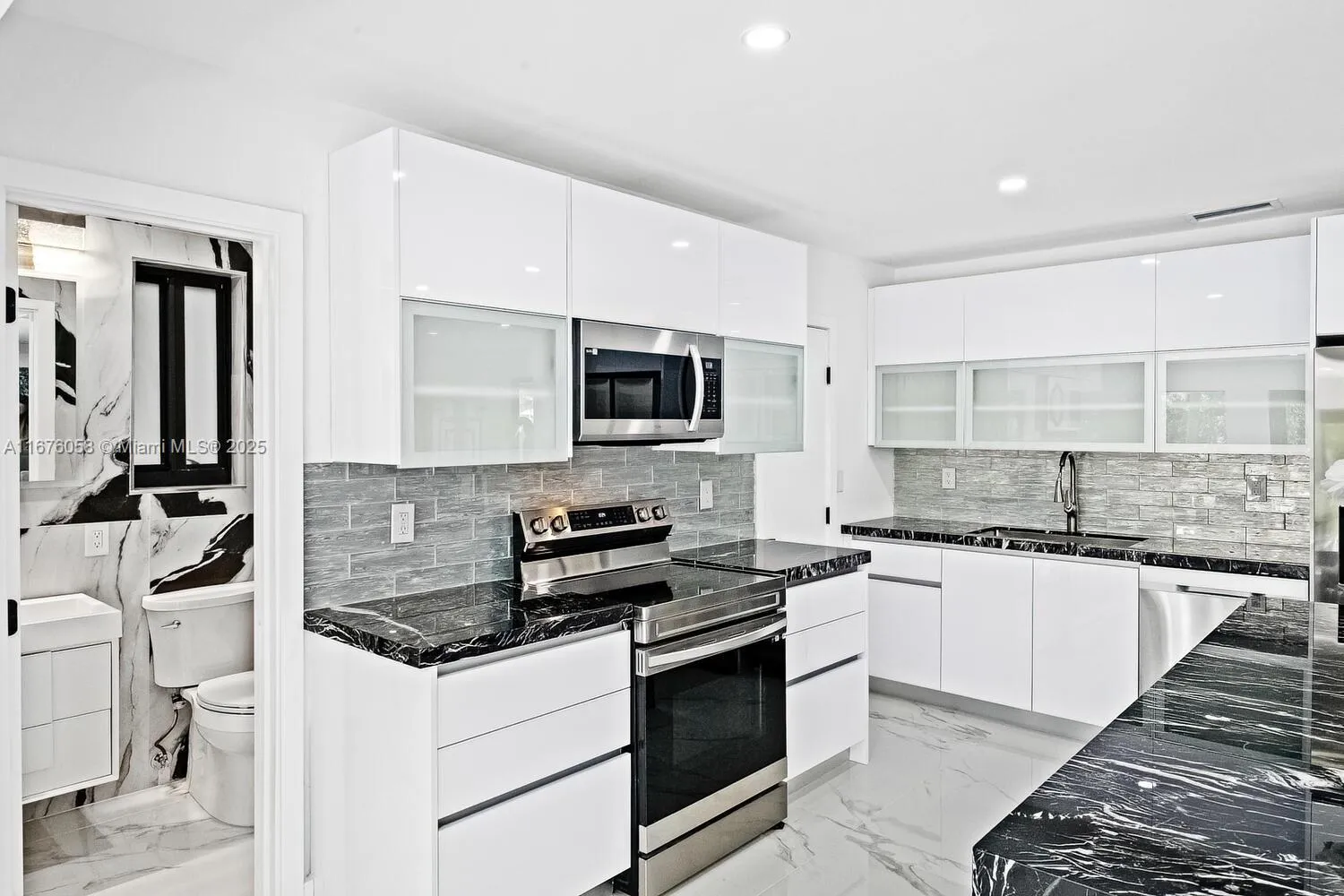 Miami, Florida 33180, United States, 4 Bedrooms Bedrooms, ,3 BathroomsBathrooms,Residential,Active,37735