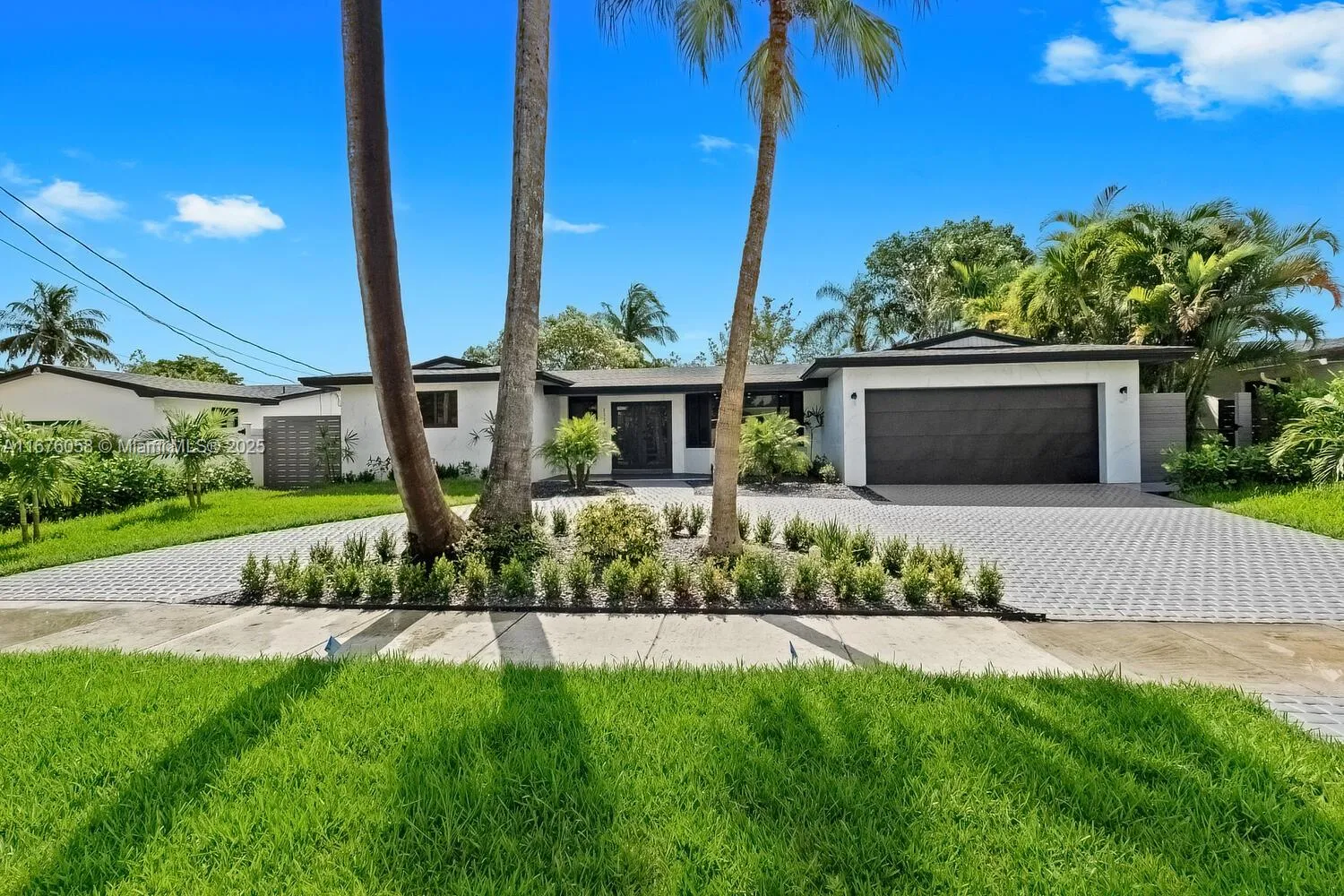 Miami, Florida 33180, United States, 4 Bedrooms Bedrooms, ,3 BathroomsBathrooms,Residential,Active,37735