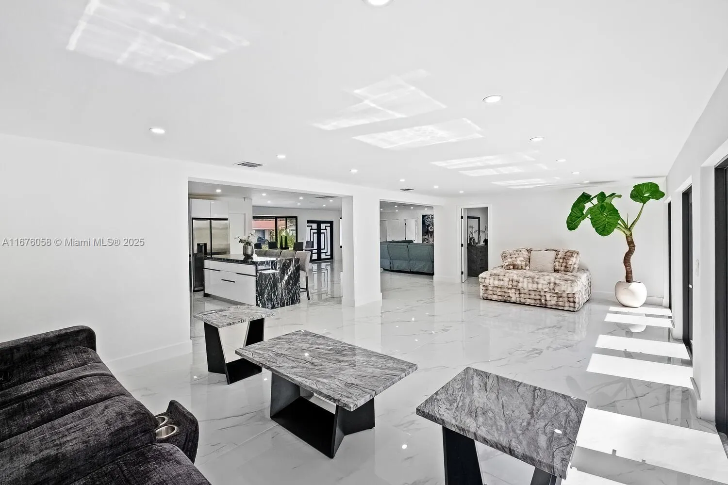 Miami, Florida 33180, United States, 4 Bedrooms Bedrooms, ,3 BathroomsBathrooms,Residential,Active,37735