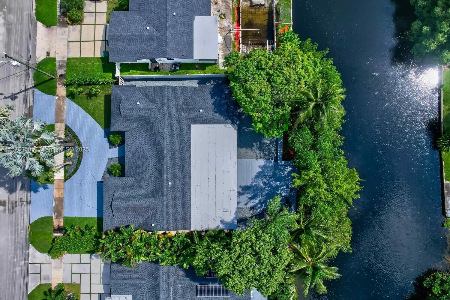 Miami, Florida 33180, United States, 4 Bedrooms Bedrooms, ,3 BathroomsBathrooms,Residential,Active,37735