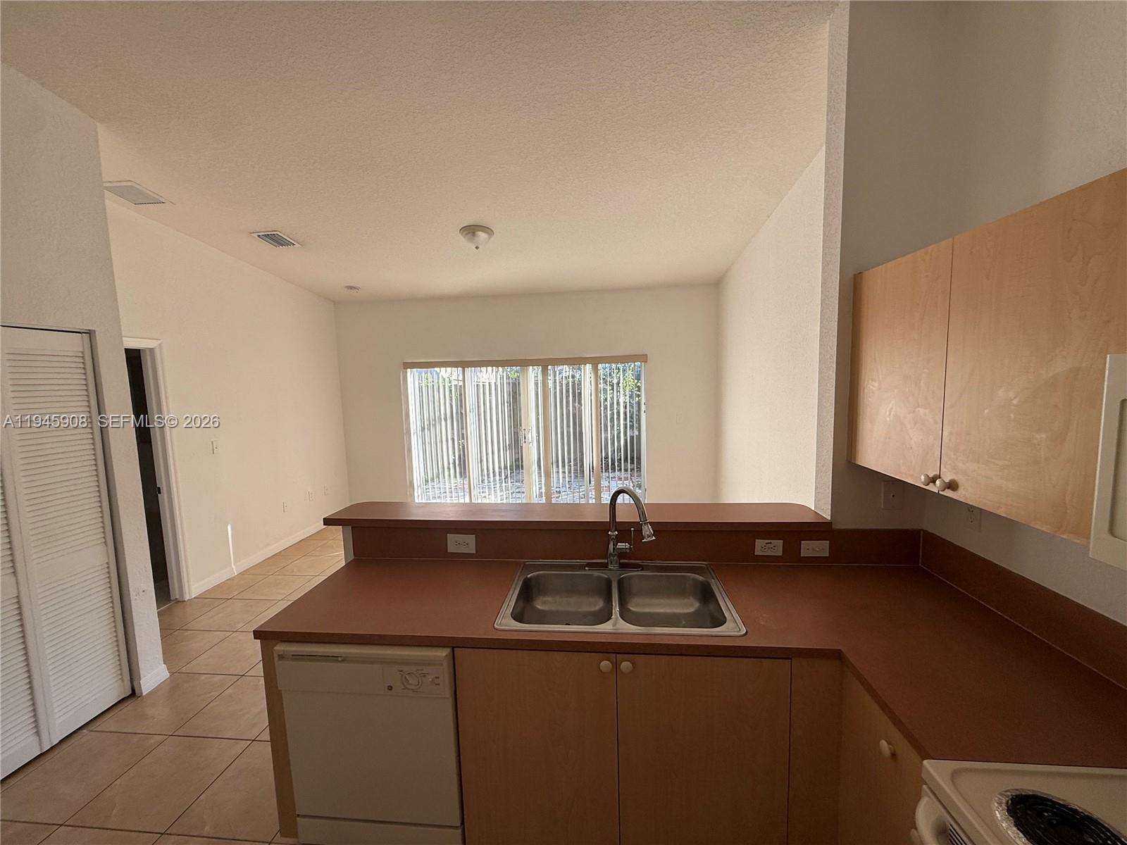 CAZADORES COVE - Residential