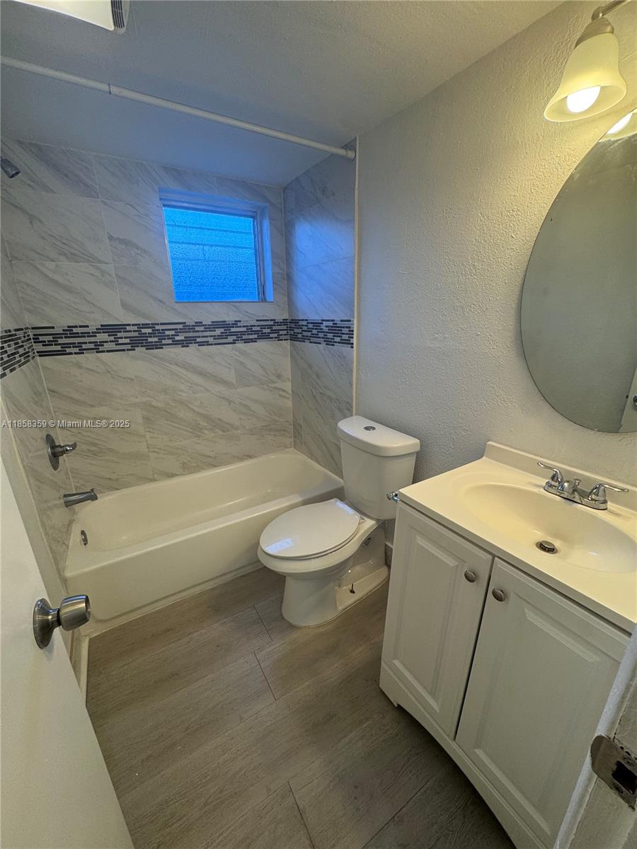 HOLLYWOOD LITTLE RANCHES - Residential Lease