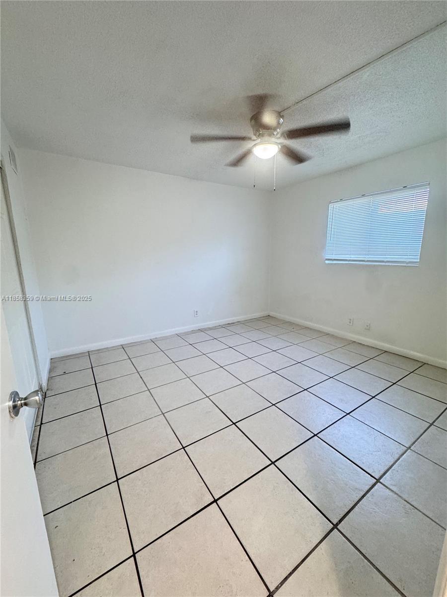 HOLLYWOOD LITTLE RANCHES - Residential Lease