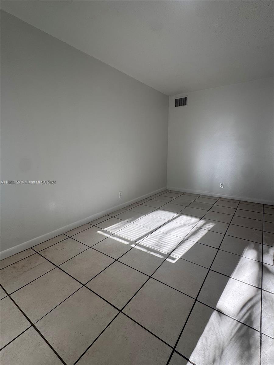 HOLLYWOOD LITTLE RANCHES - Residential Lease