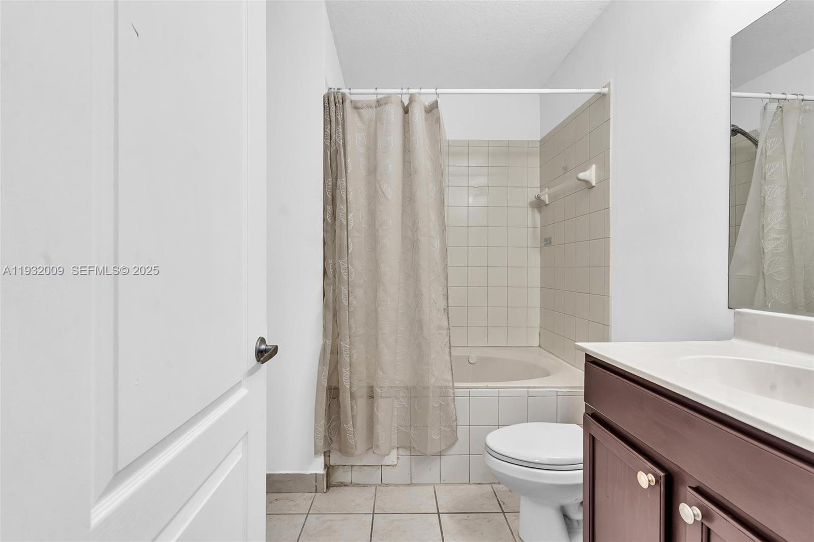 MAJORCA ISLES II CONDO - Residential