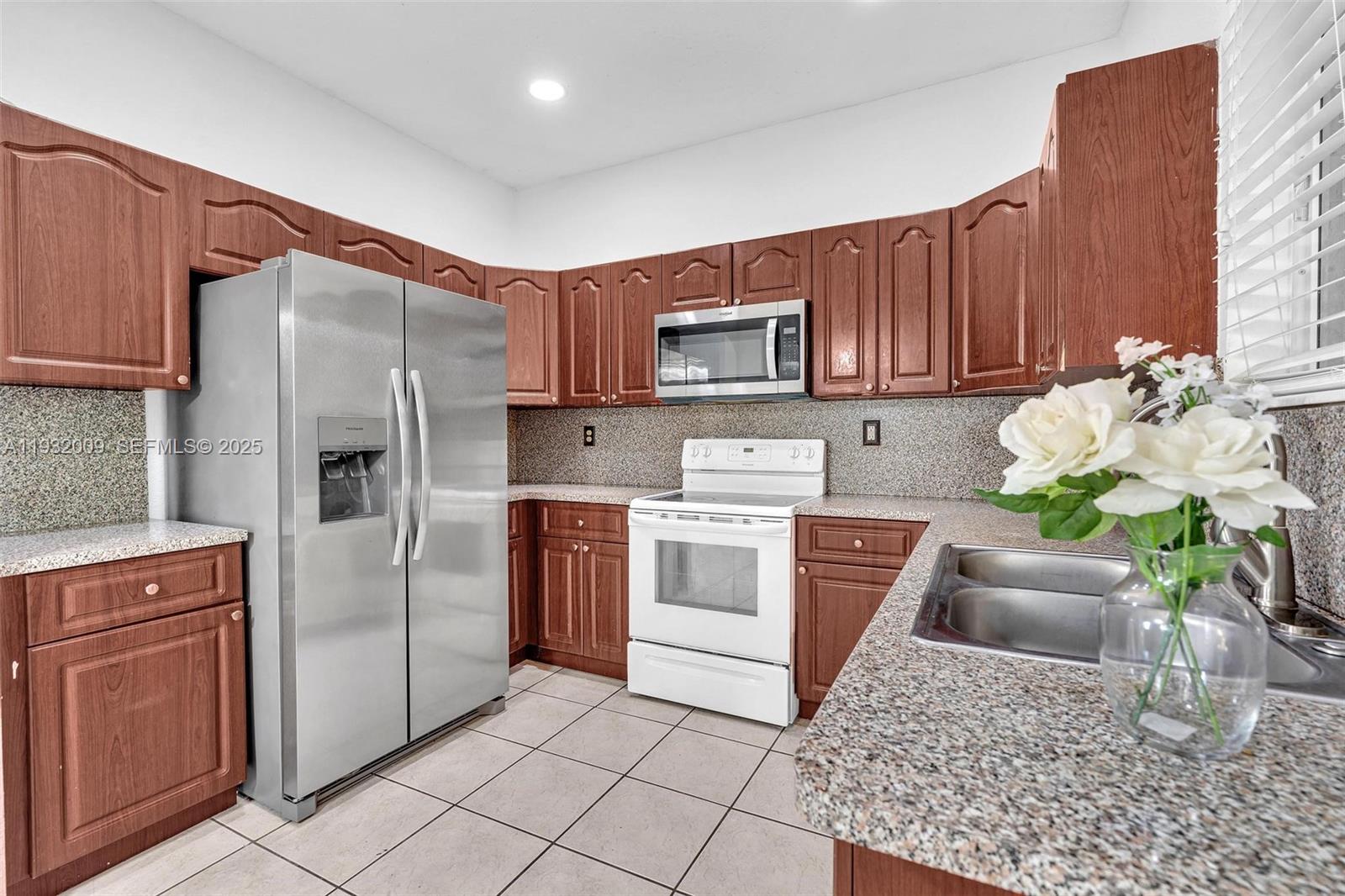 MAJORCA ISLES II CONDO - Residential