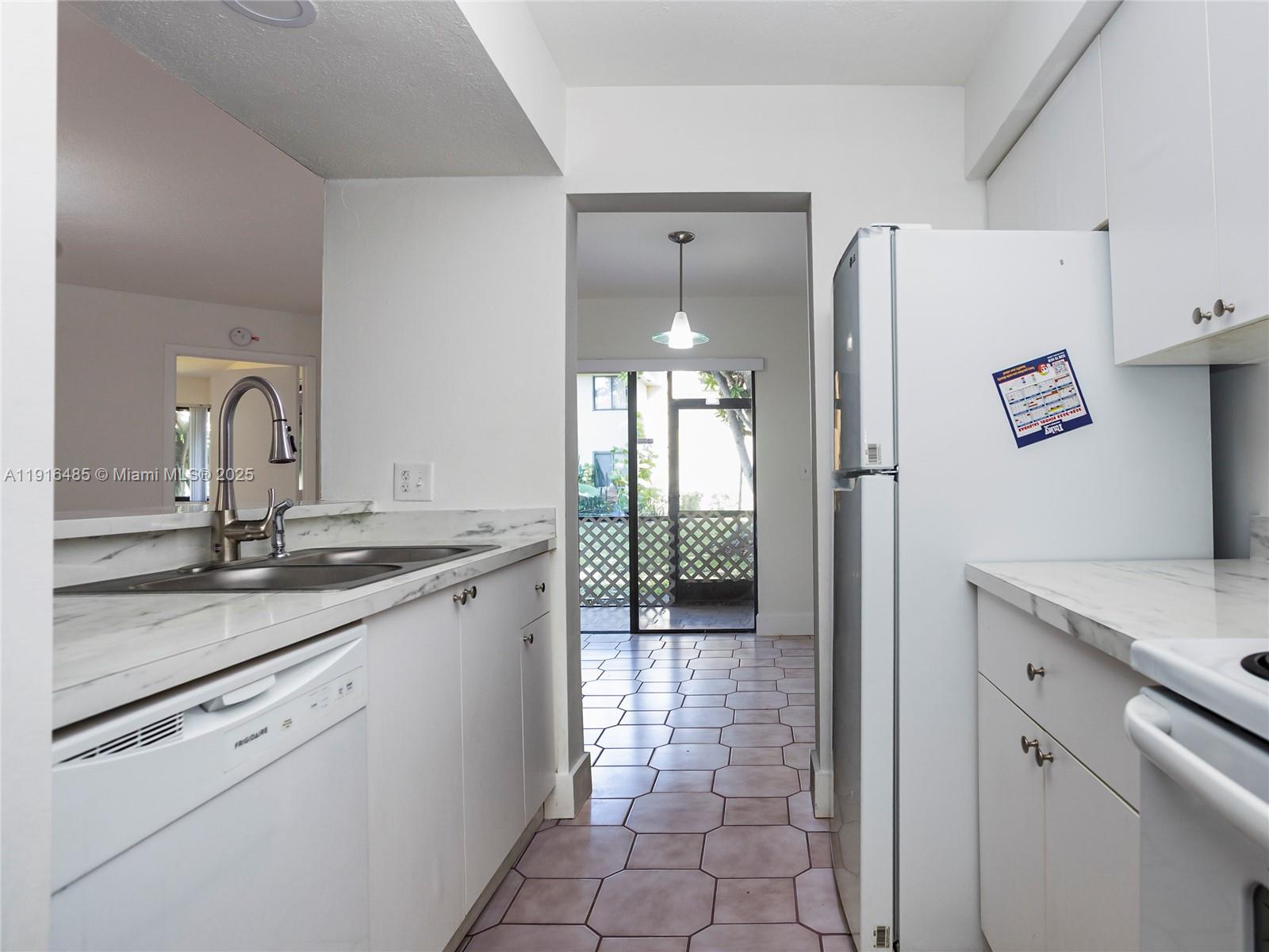 ESPRIT CONDOMINIUM - Residential