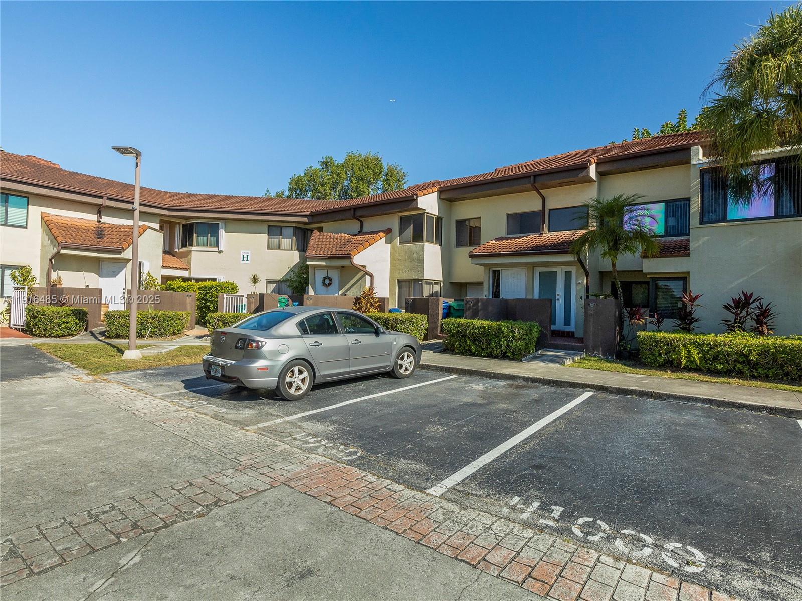 ESPRIT CONDOMINIUM - Residential