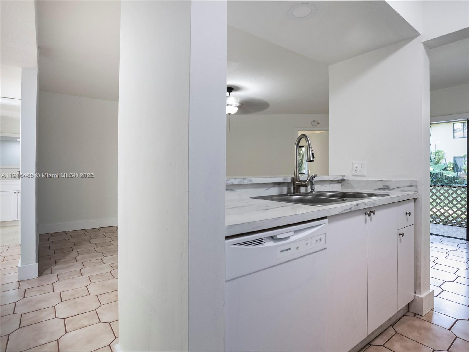 ESPRIT CONDOMINIUM - Residential