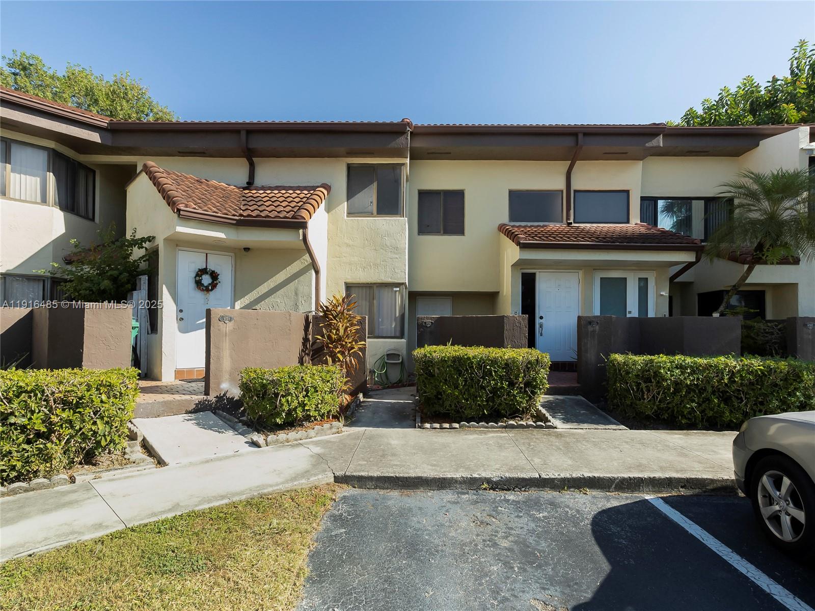 ESPRIT CONDOMINIUM - Residential