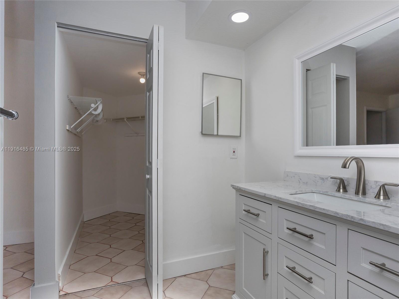 ESPRIT CONDOMINIUM - Residential