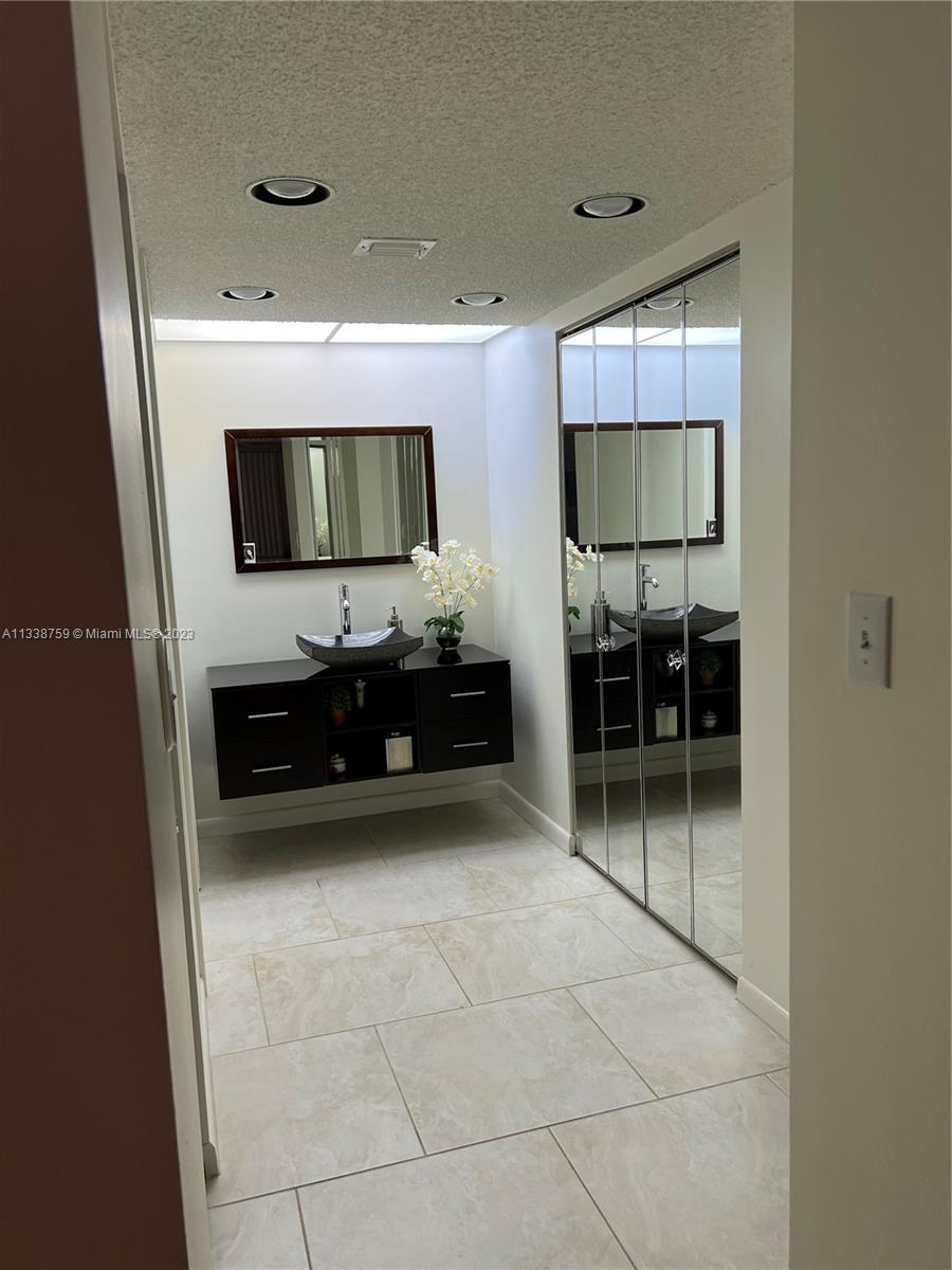 Photo 8 of 43 of 1605 Abaco Dr C4 condo