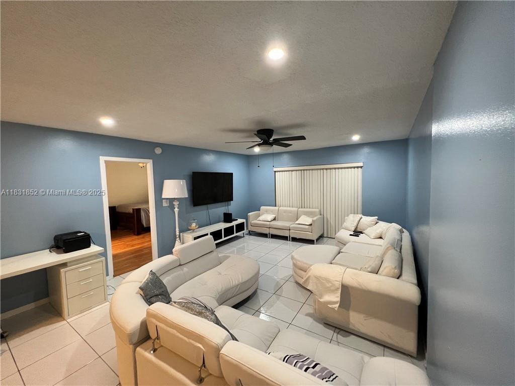 INVERRARY COUNTRY CLUB - Residential Lease