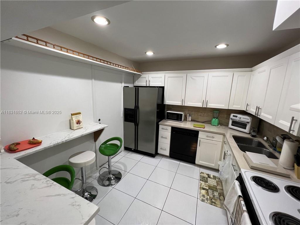 INVERRARY COUNTRY CLUB - Residential Lease