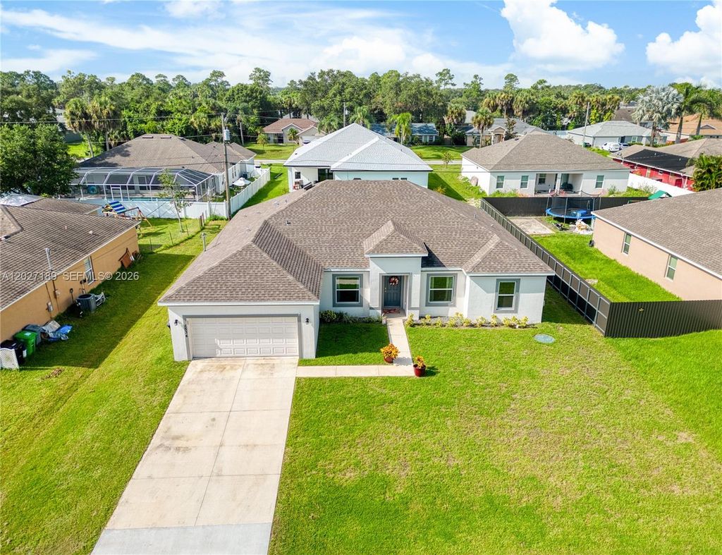 Photo of 1534 SW Abingdon Ave, Port St Lucie, FL 34953 (MLS # A12027189)