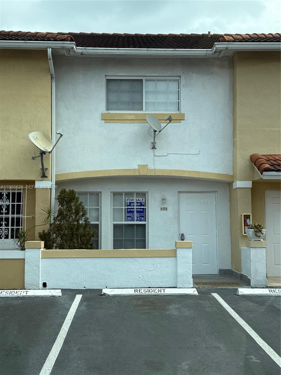 VILLAS DEL ALHAMBRA CONDO - Residential