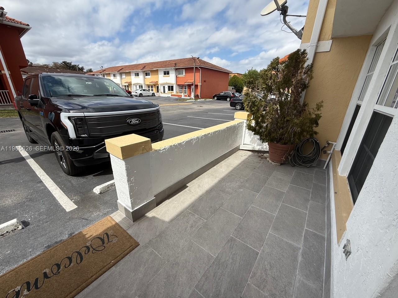 VILLAS DEL ALHAMBRA CONDO - Residential