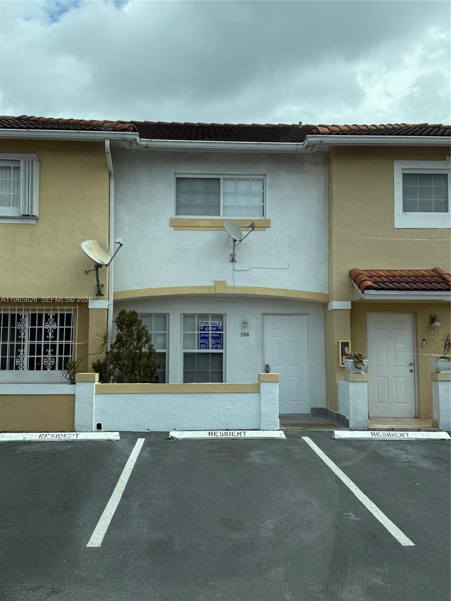 VILLAS DEL ALHAMBRA CONDO - Residential