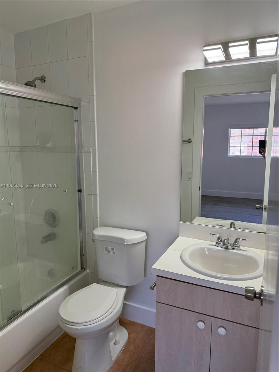 VILLAS DEL ALHAMBRA CONDO - Residential