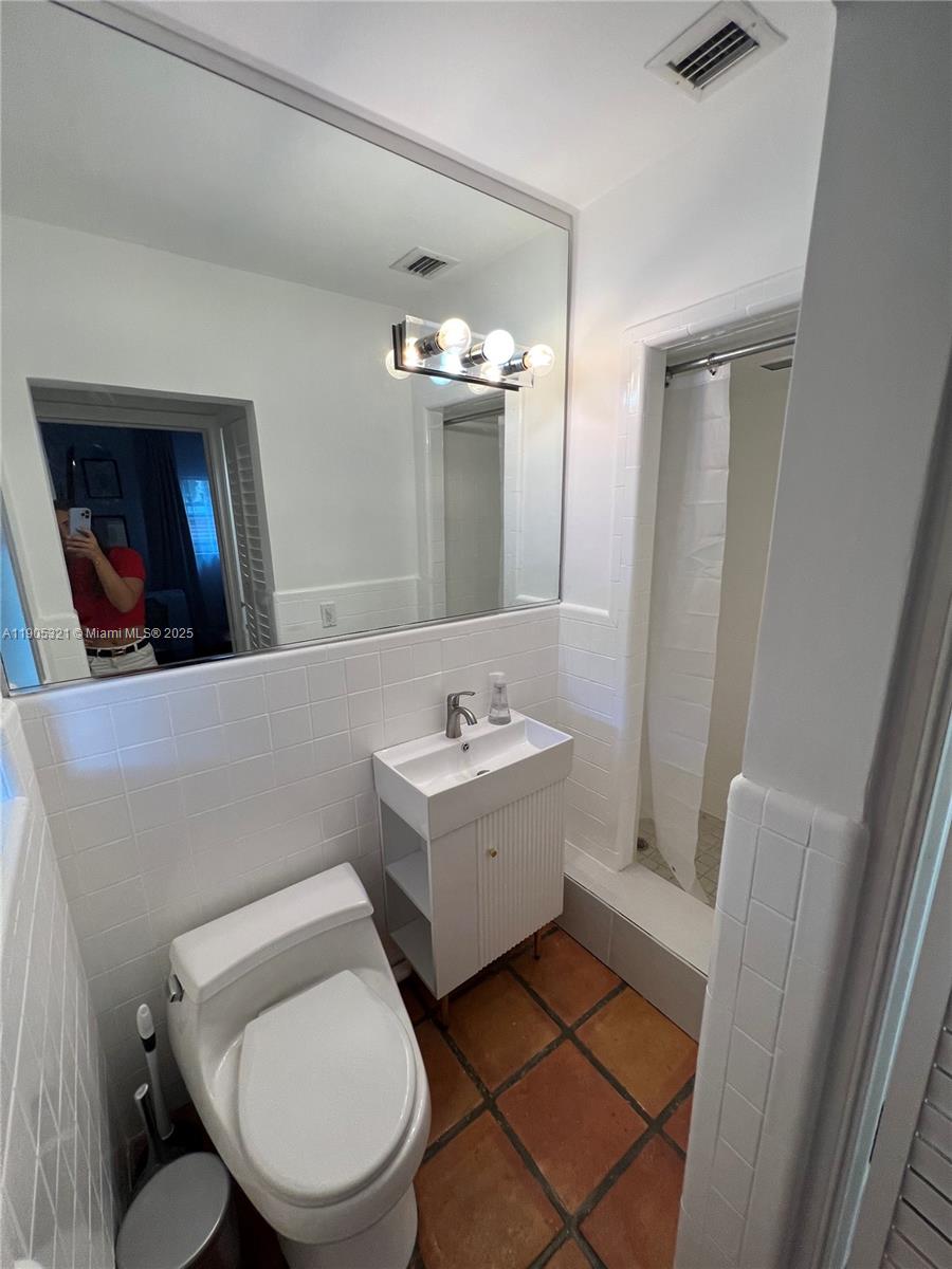 VICTORIA PARK CORR AMEN P - Residential Lease