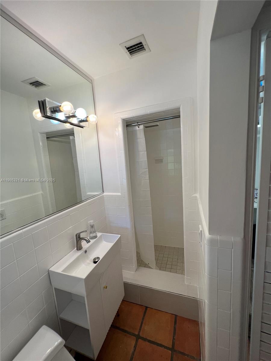 VICTORIA PARK CORR AMEN P - Residential Lease