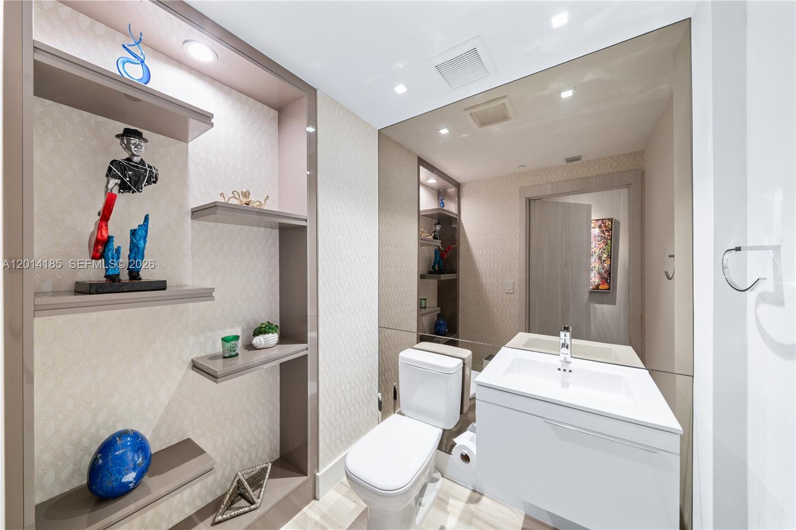 MARINA PALMS RESIDENCES - Residential