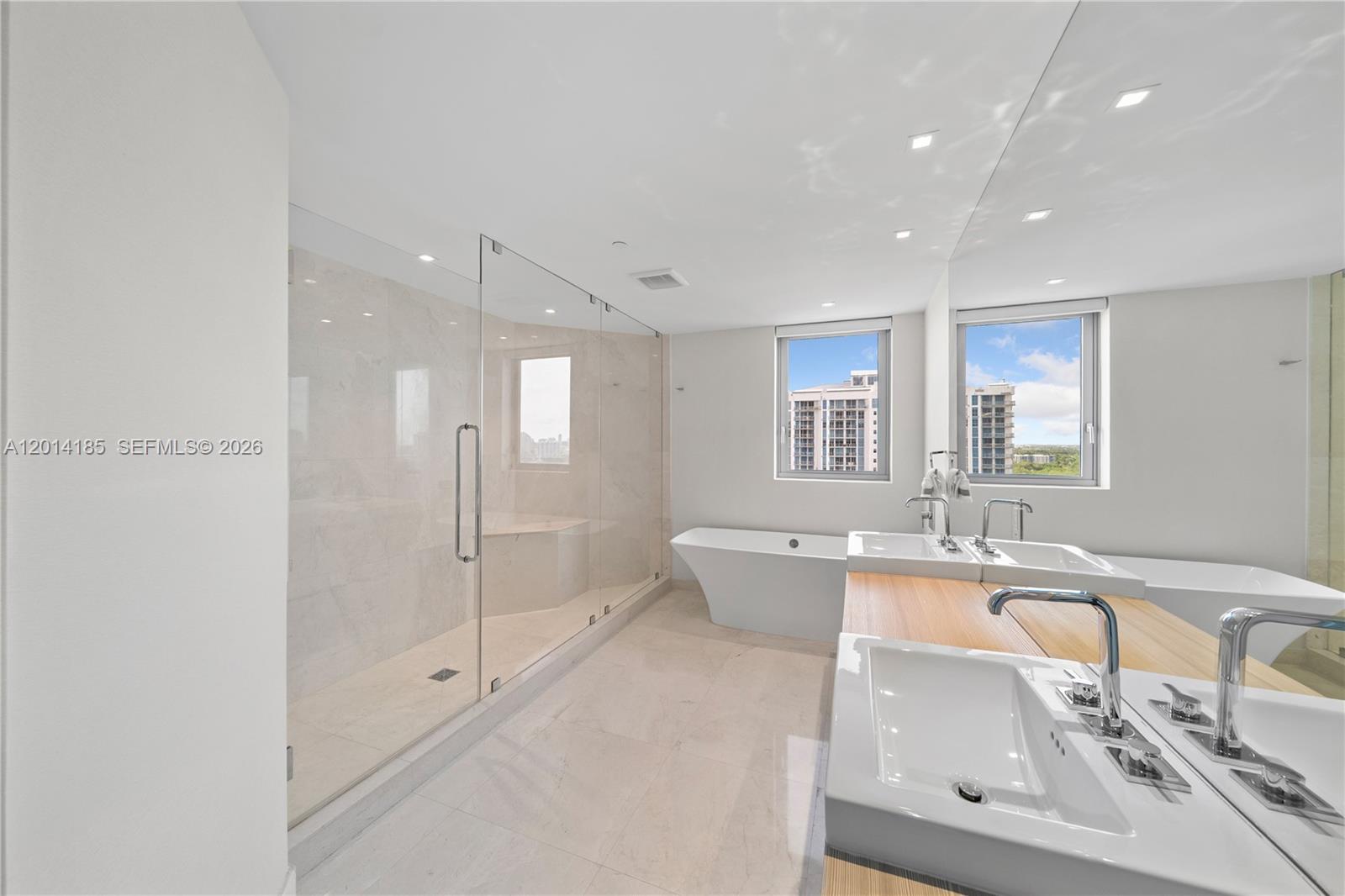 MARINA PALMS RESIDENCES - Residential