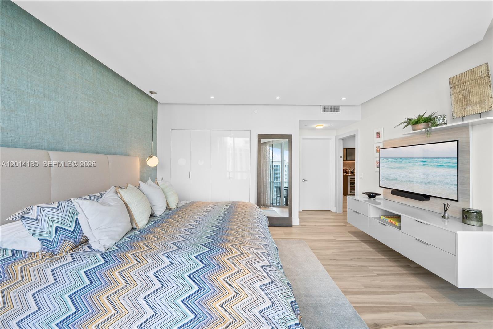 MARINA PALMS RESIDENCES - Residential