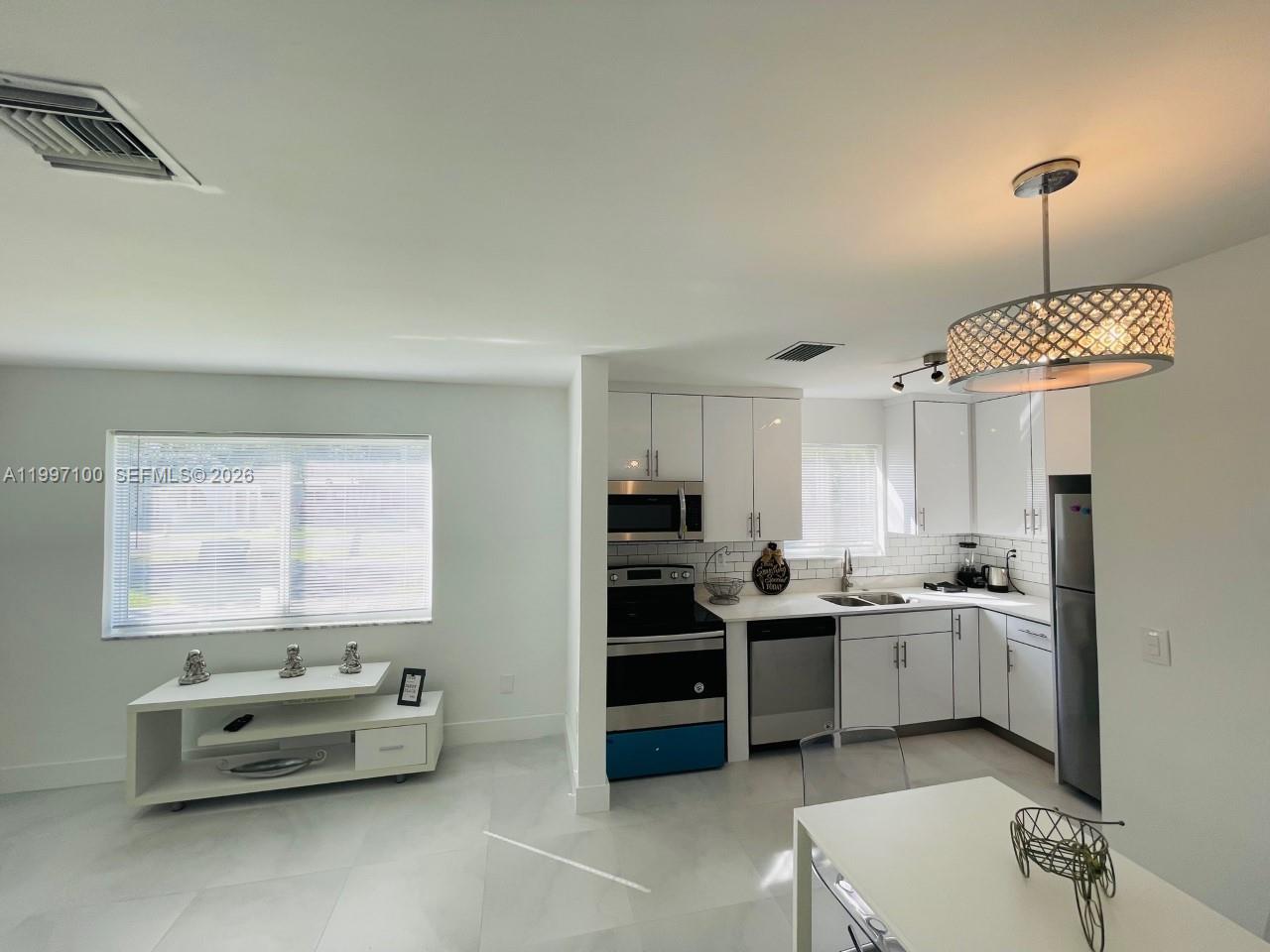 BISCAYNE SHORES CORR PLAT - Residential Lease