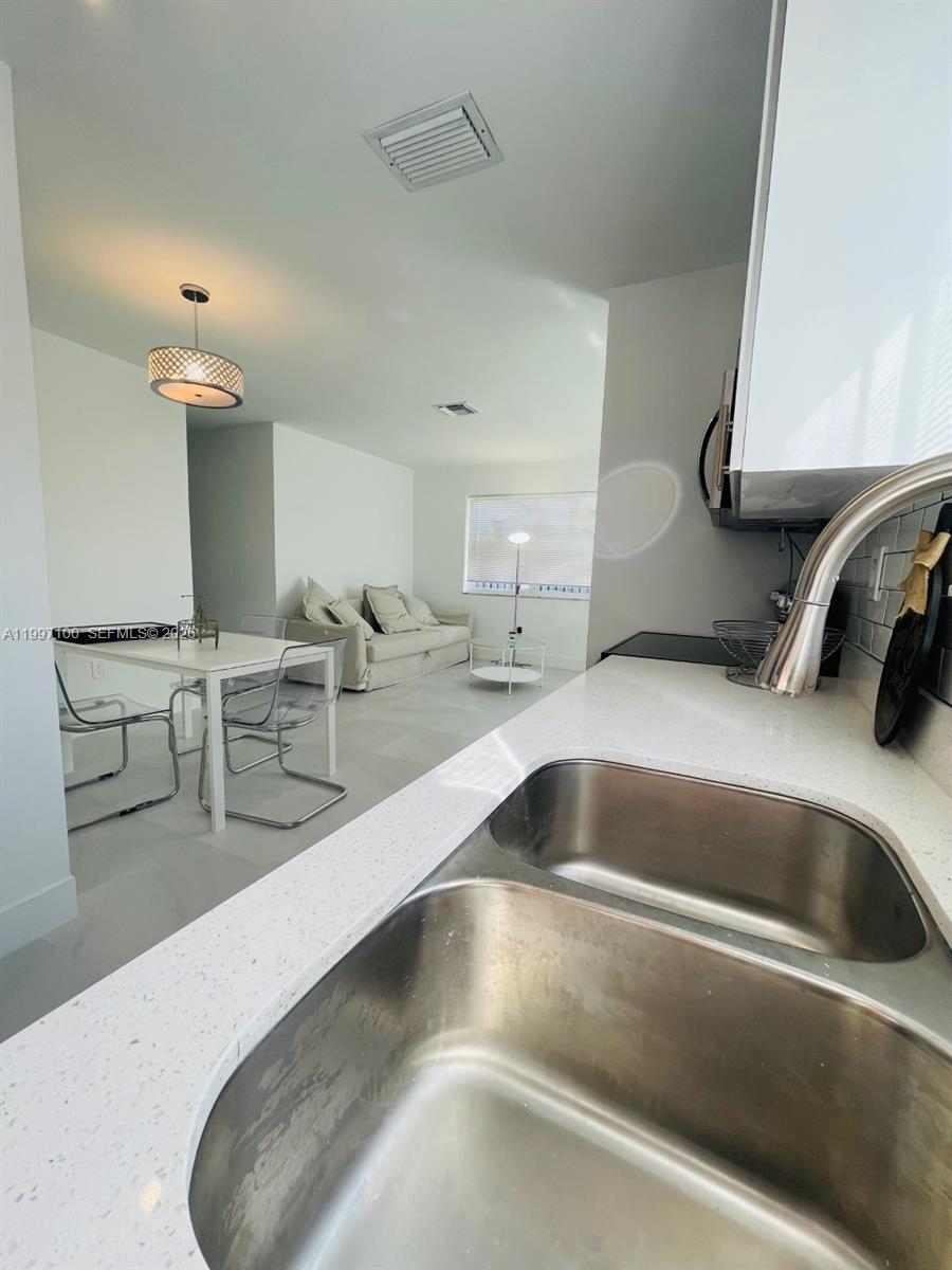 BISCAYNE SHORES CORR PLAT - Residential Lease