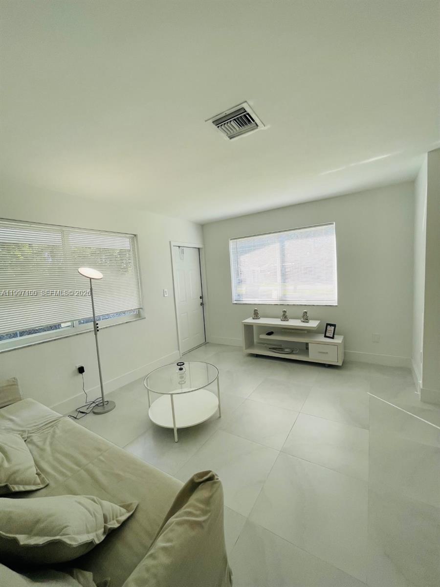 BISCAYNE SHORES CORR PLAT - Residential Lease