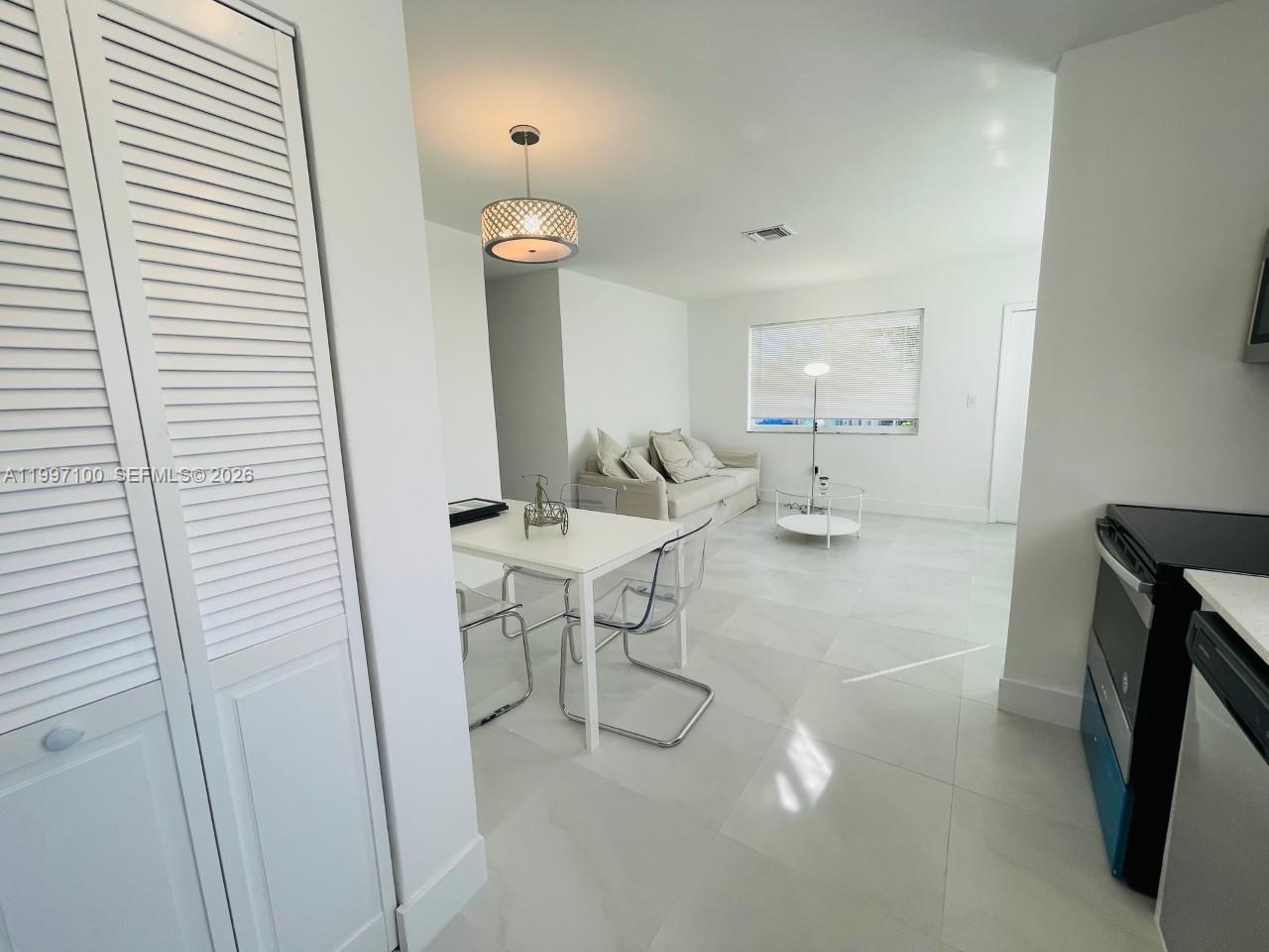 BISCAYNE SHORES CORR PLAT - Residential Lease