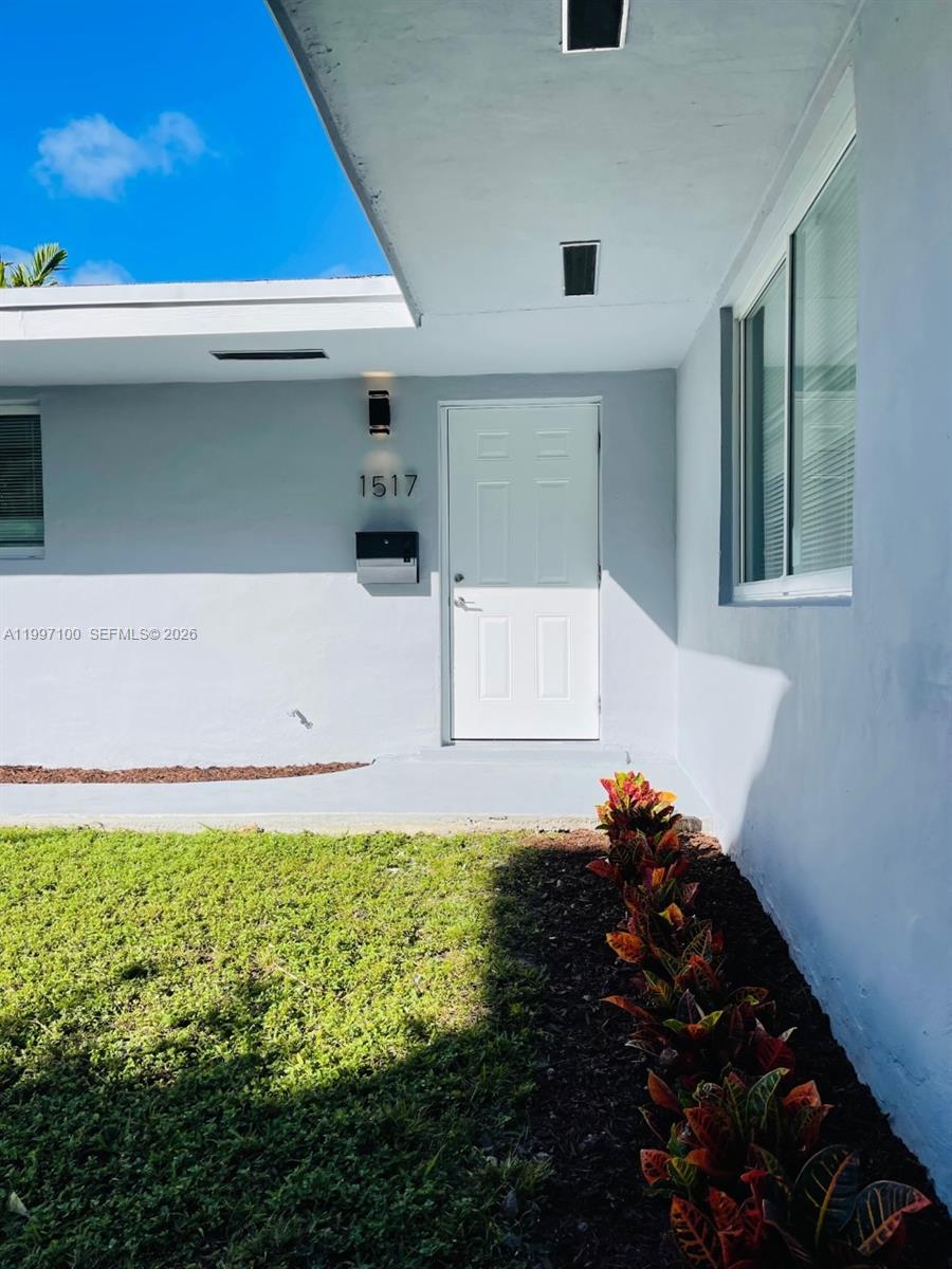 BISCAYNE SHORES CORR PLAT - Residential Lease