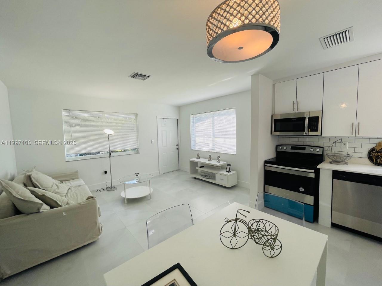 BISCAYNE SHORES CORR PLAT - Residential Lease