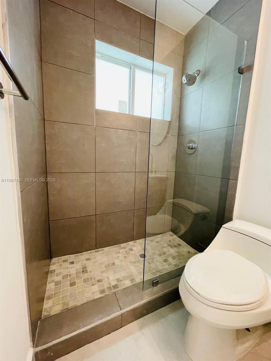 BISCAYNE SHORES CORR PLAT - Residential Lease