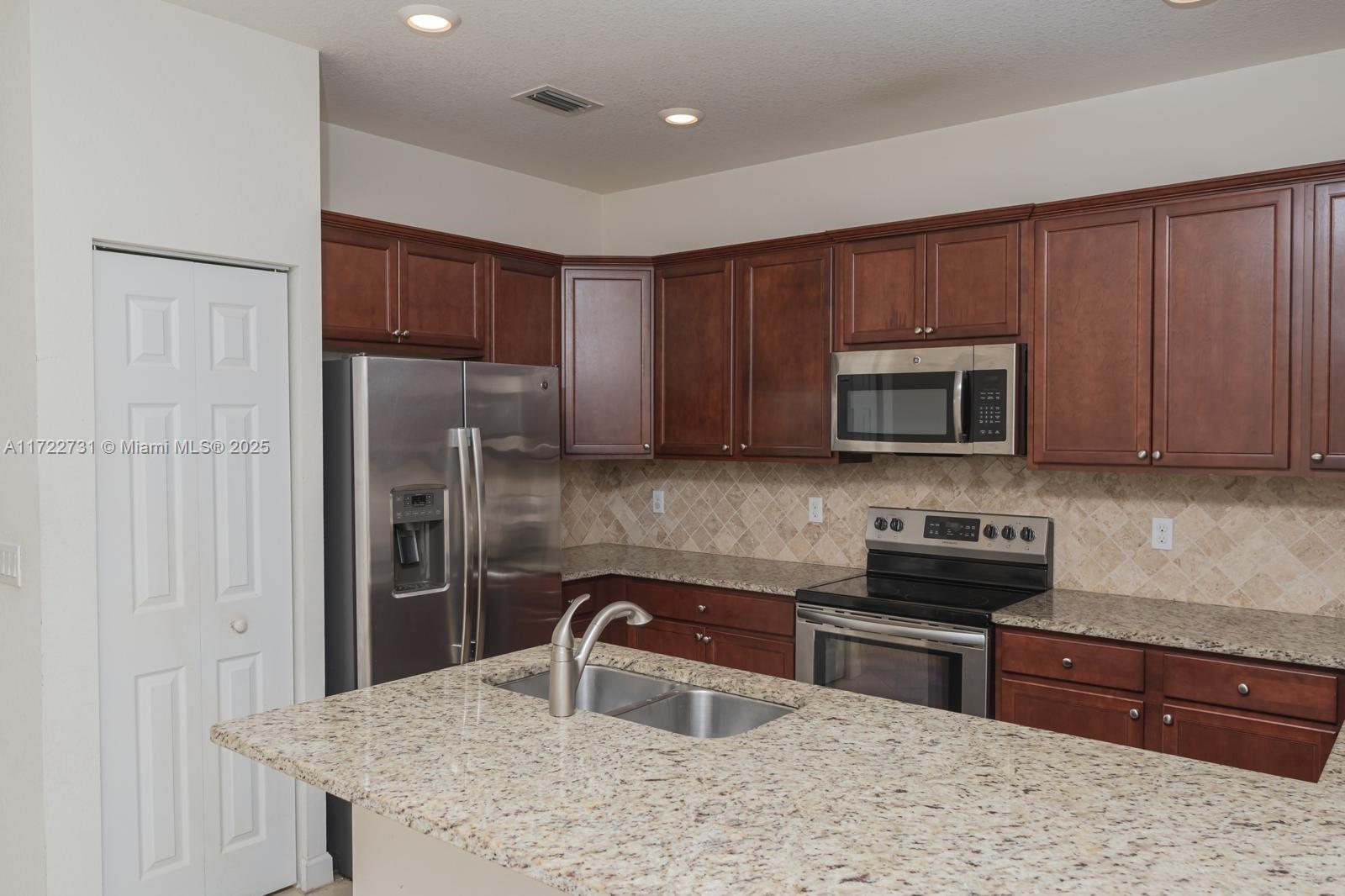 CHARLESTON COMMONS 2 - Residential
