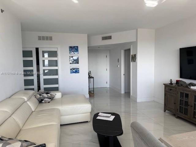 BEAUTIFUL FULLY RENOVATED UNIT IN LUXURIOUS 2000 BUILDING AT WILLIAMS ISLAND. SPECTACULAR VIEWS, LARGE BALCONY, LARGE WALK IN CLOSET, 3RD BEDROOM, ENJOY THIS METICULOUSLY APPOINTED CONDO AND MAKE IT YOUR HOME!