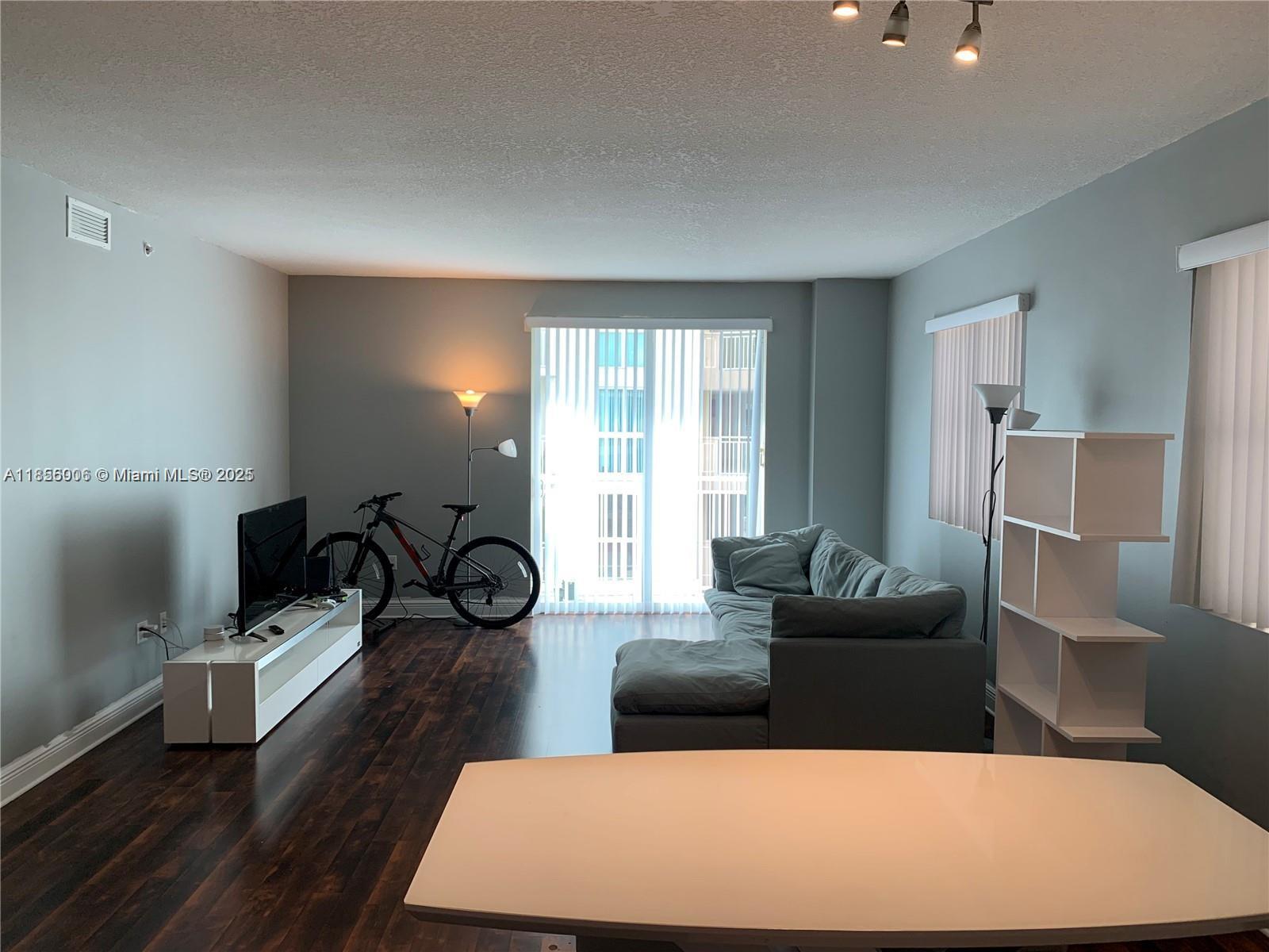 DOWNTOWN DADELAND CONDO N - Residential Lease