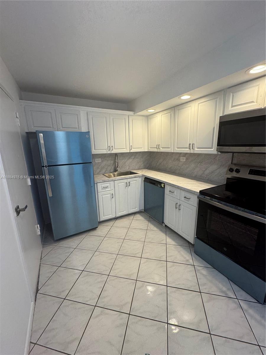 6039 Collins Ave 1236