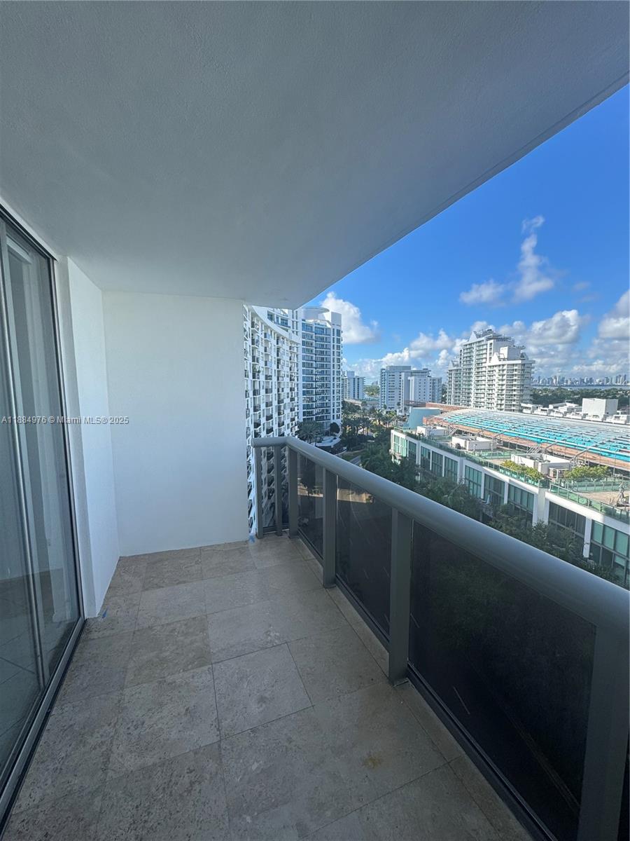 6039 Collins Ave 1236
