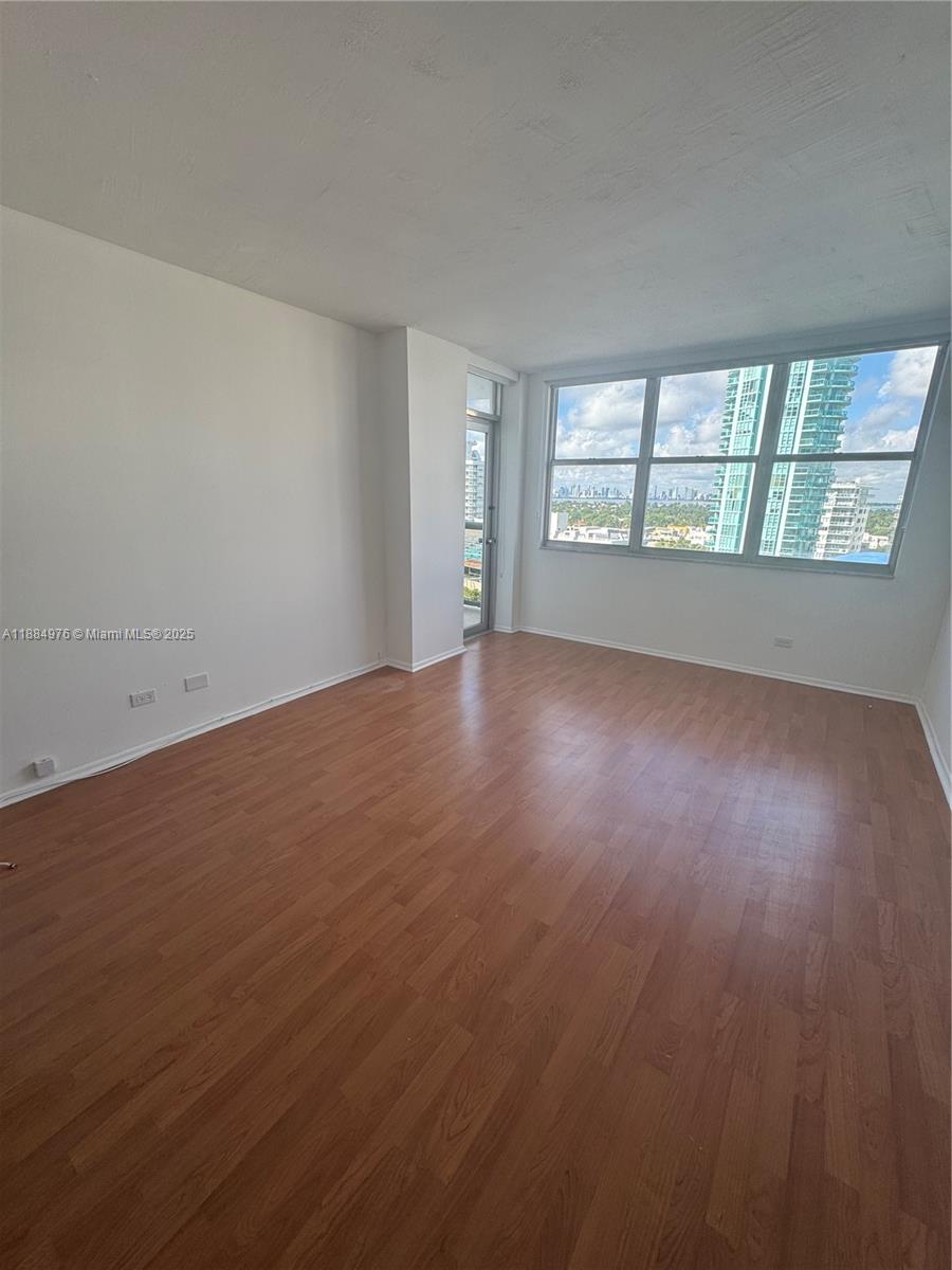 6039 Collins Ave 1236