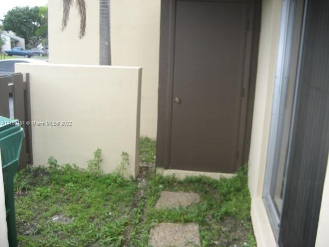 DEVON-AIRE VILLAS SEC 4 - Residential Lease
