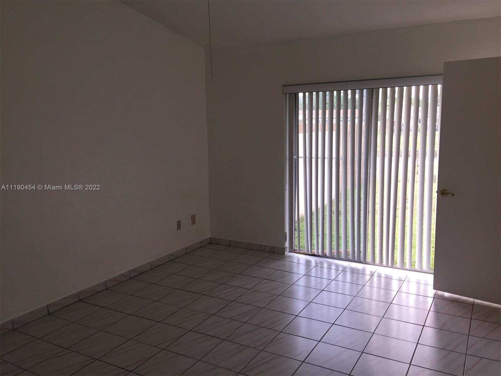 DEVON-AIRE VILLAS SEC 4 - Residential Lease