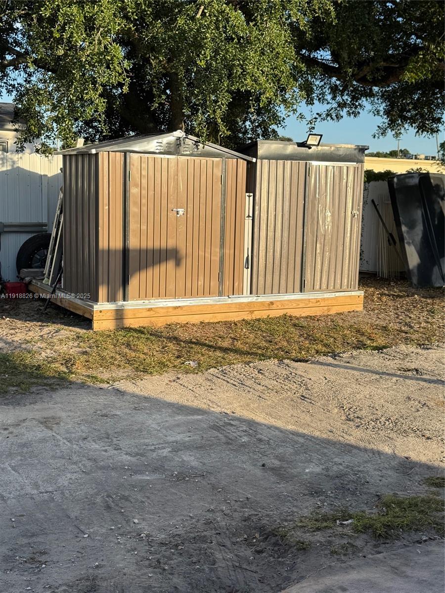 GOLDEN HIGHLANDS EST - Residential