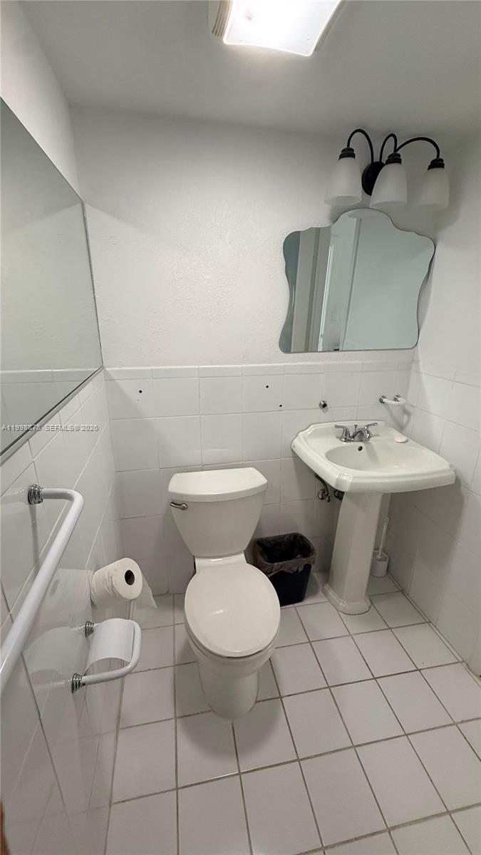 SUNSET VILLAS PHASE II CO - Residential Lease