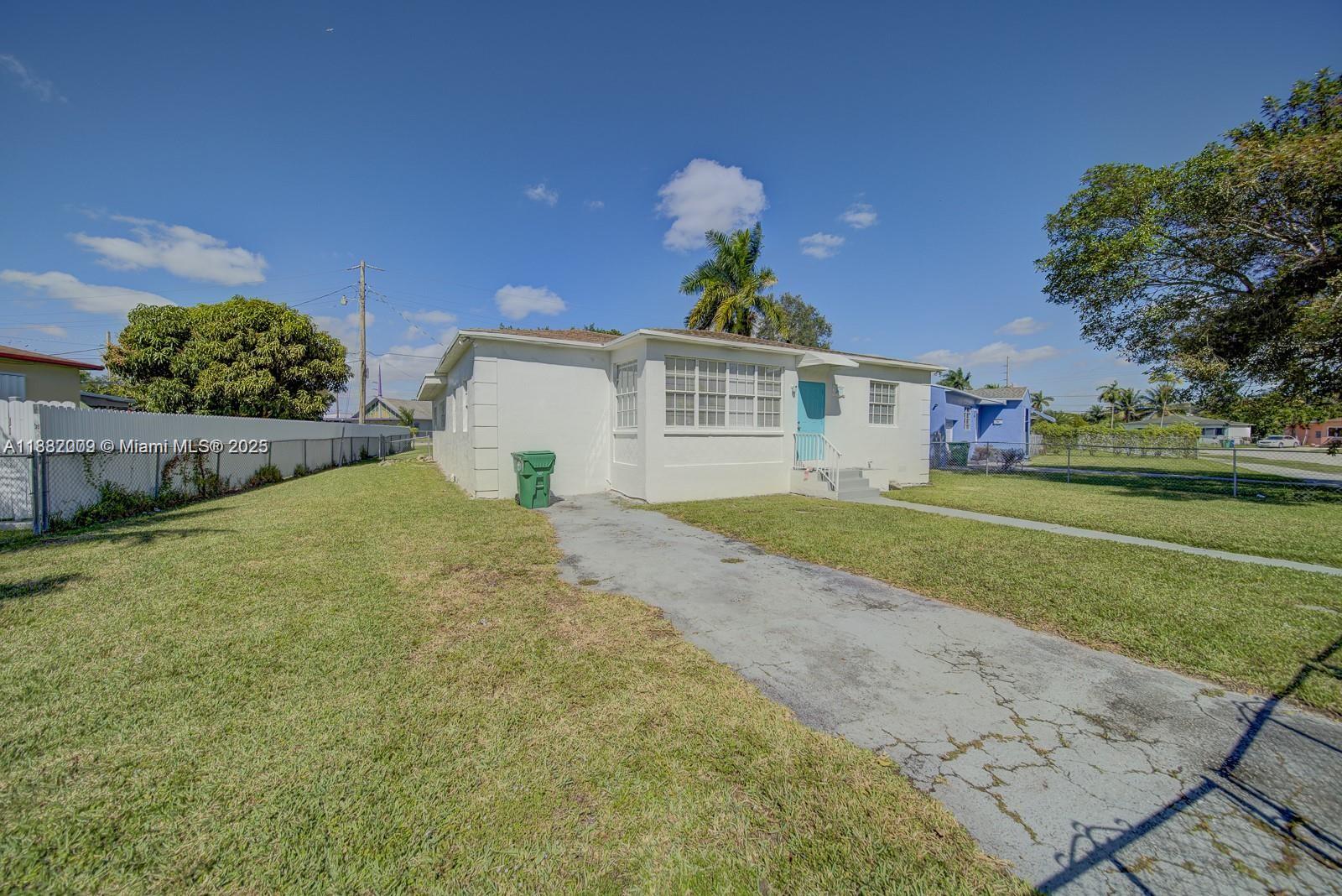 For Sale – Massive 4/2 in Little River ??
Unique opportunity on a double lot with over 11,000 sq ft, featuring entrances from both the front and rear of the property. This spacious home offers a generous layout with 4 bedrooms, 2 baths, and plenty of room to live and grow.
Located in the thriving Little River neighborhood, this property combines size, versatility, and location—all in one package.
?? Don’t miss out! Call me today for details.