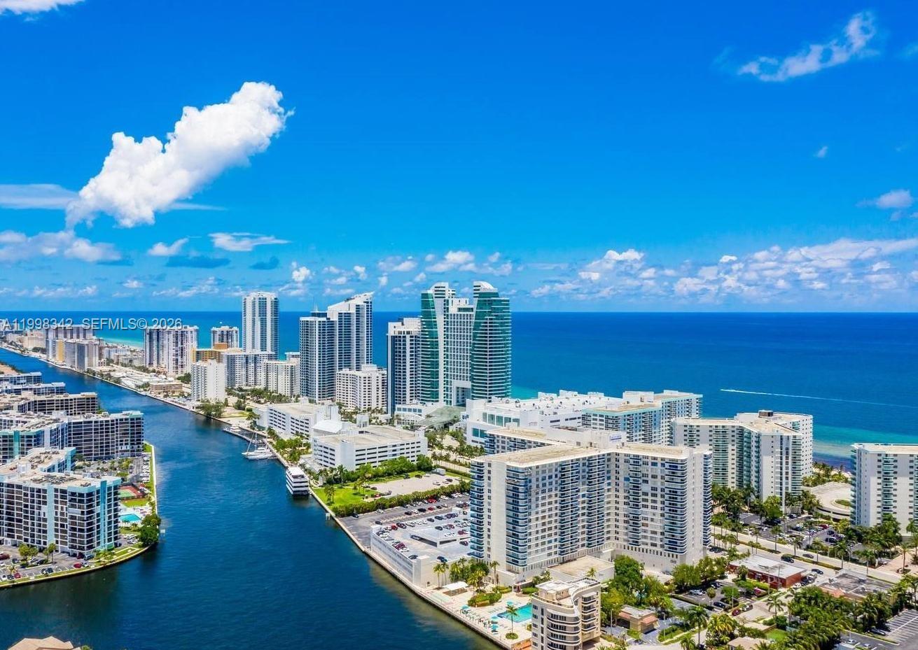 HALLMARK OF HOLLYWOOD COND - Residential Lease