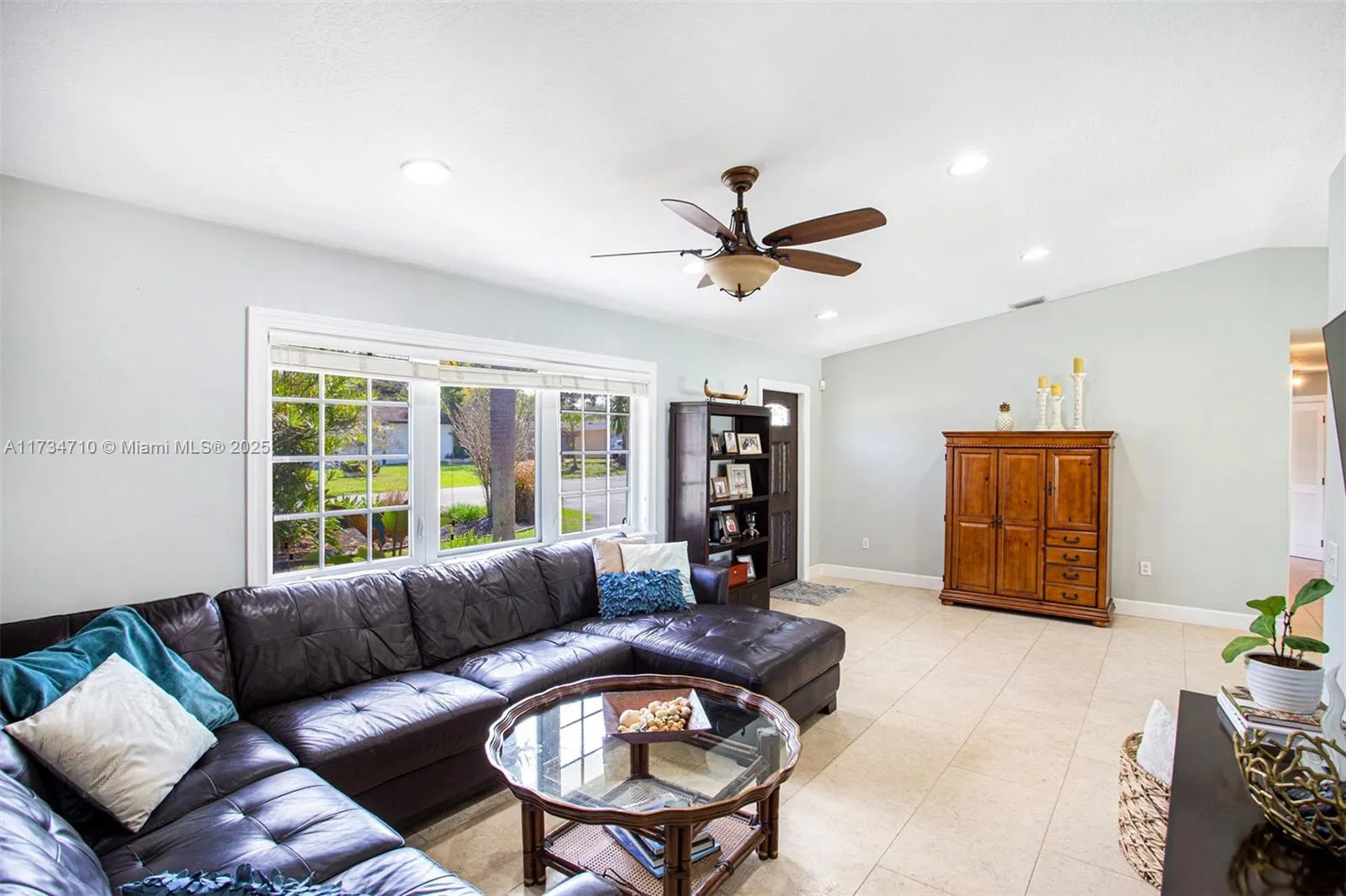 Miami, Florida 33157, United States, 3 Bedrooms Bedrooms, ,2 BathroomsBathrooms,Residential,Pending,12004